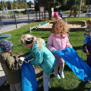 Przedszkolaki sprzątają świat