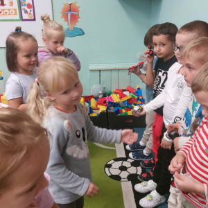 Wręczanie prezentów w gr. średniej