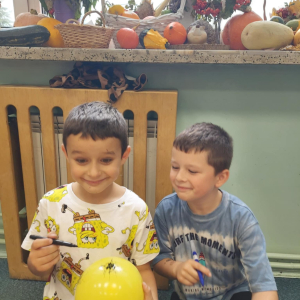 Praca nad uśmiechniętym balonem