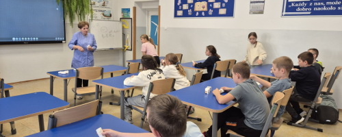 Jak bandażować zranione miejsca?" – warsztaty w klasie  czwartej a