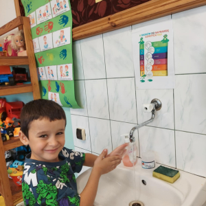 Mycie rąk sprawia wiele radości