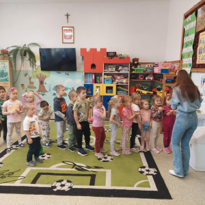 Przypomnienie wszystkich kroków w myciu dłoni