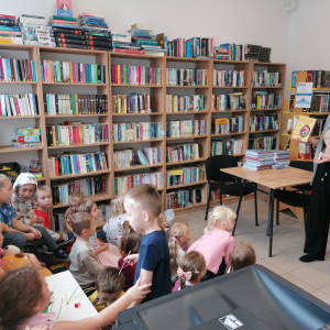 Program Mała książka-wielki człowiek-grupa średnia w bibliotece publicznej