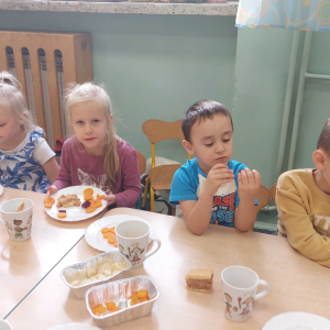 Degustacja przekąsek owocowo-warzywnych