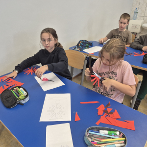 Praca nad elementami kokard narodowych