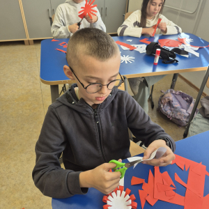 Praca nad elementami kokard narodowych