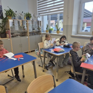 Praca nad elementami kokard narodowych