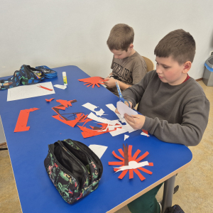 Praca nad elementami kokard narodowych