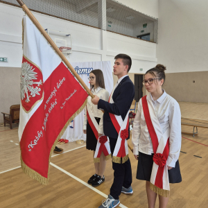 Poczet sztandarowy w czasie ceremonii.