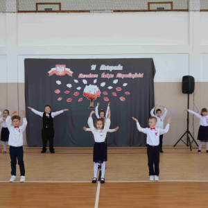 Część artystyczna w wykonaniu uczniów klasy pierwszej.