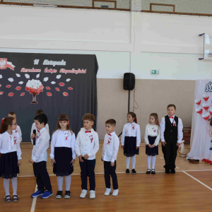 Część artystyczna w wykonaniu uczniów klasy pierwszej.