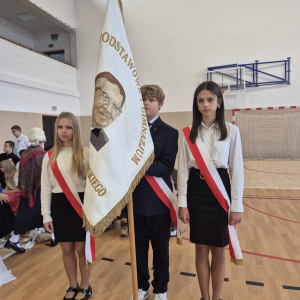 Poczet sztandarowy szkoły.