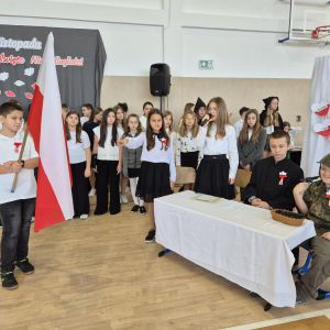 Scenka historyczna w wykonaniu uczniów