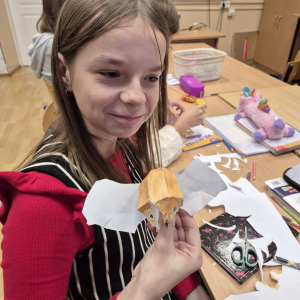 Prezentacja wykonanej sówki z papieru.