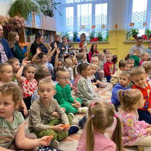 Poczęstunek zdrową przekąską.