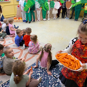 Poczęstunek zdrową przekąską.