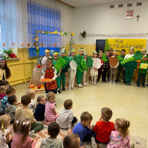 Poczęstunek zdrową przekąską.