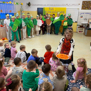 Poczęstunek zdrową przekąską.