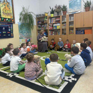 Dzień Pluszowego Misia — słuchanie opowieści o misiach