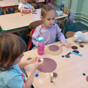 Wykonujemy pracę plastyczną