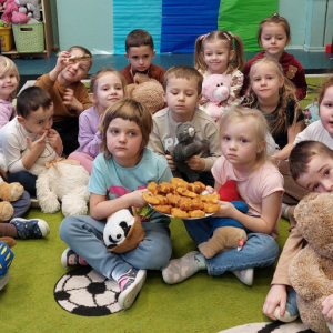 Dzieci z Misiami i ciasteczkami