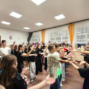 Makarena - taniec klas IV-VIII