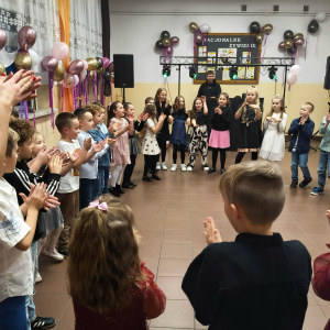 Zabawy w kółeczku.