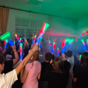 Klasy IV -VIII podczas zabawy andrzejkowej