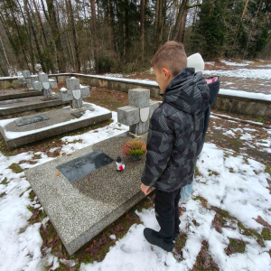 Chwila zadumy przy grobach walczących o naszą Ojczyznę.