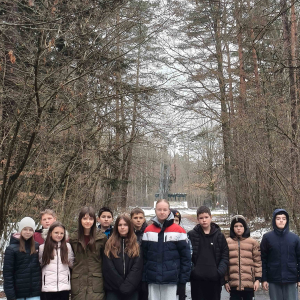 W drodze do  pomnika na Porytowym Wzgórzu