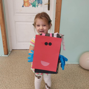 Lilka ze swoim robotem