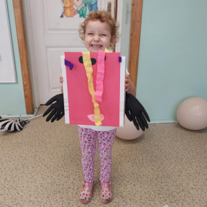 Lila ze swoim robotem