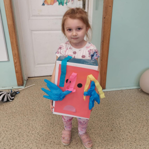 Michalinka ze swoim robotem