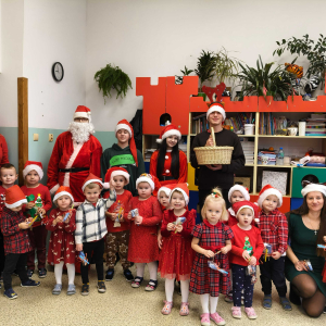 Pamiątkowe zdjęcie z mikołajem.