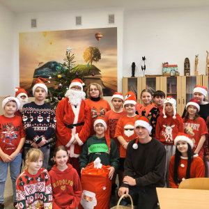 Mikołaj z wizytą u uczniów kl. V.