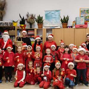 Pamiątkowe zdjęcie z mikołajem.