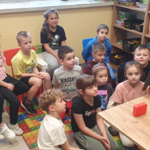 Wizyta w Bibliotece Publicznej klasy 1 - zabawa z aplikacją SMARTY. (3)