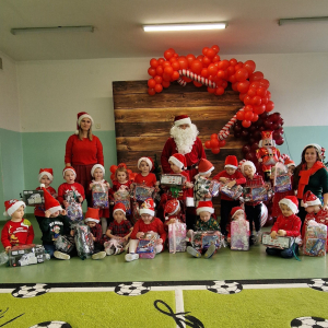 Wizyta św. Mikołaja w gr. młodszej