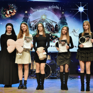 Nagrodzeni w kategorii klas VII-VIII podczas Przeglądu Kolęd i pastorałek 