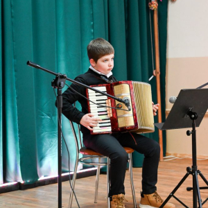 Jakub Małek podczas występu 