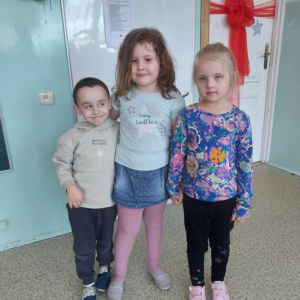 Przedszkolaki w objęciach