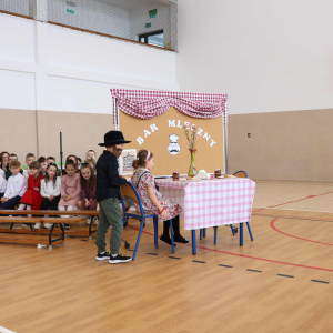 Scenka w wykonaniu starszaków