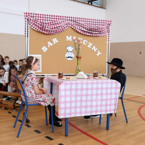 Scenka w wykonaniu starszaków