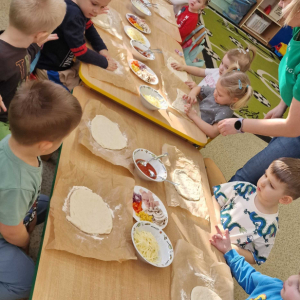 Dzień Pizzy- formowanie ciasta