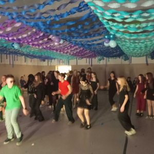 Uczniowie podczas choinki