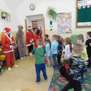 MIKOŁAJKI SAMORZĄDU UCZNIOWSKIEGO W PRZEDSZKOLU 